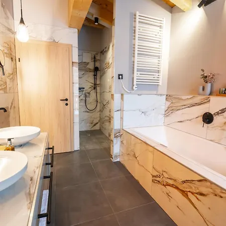 Deluxe Space For 8 People Apartment