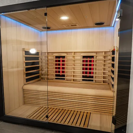 Deluxe Space For 8 People Apartment