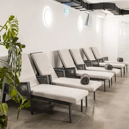 Deluxe Space For 8 People Apartment *